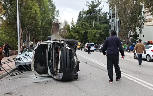 Νέο Ψυχικό: Ένας νεκρός και πέντε τραυματίες μετά από ανατροπή ΙΧ