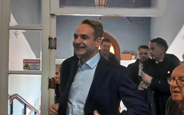 Θεσσαλονίκη: Οι βολές του Μητσοτάκη στην μπασκέτα της ΧΑΝΘ και το συγκινητικό δώρο (βίντεο)