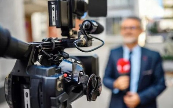 Η Ελλάδα υιοθέτησε τη «Διακήρυξη του Παρισιού» υπέρ της Ακεραιότητας της Πληροφόρησης και των Ανεξάρτητων Μέσων Ενημέρωσης