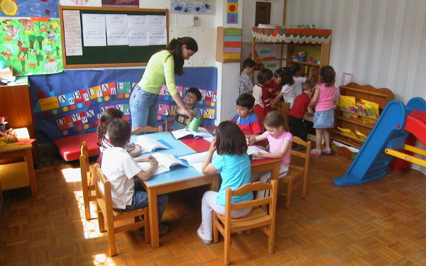 Θεσσαλονίκη: Πατέρας έσπασε πόρτα παιδικού σταθμού και άρπαξε τα παιδιά του - Είναι σε διάσταση με την σύζυγο του (βίντεο)