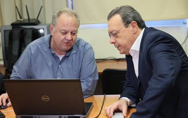 Θεσσαλονίκη - Συνάντηση Φάμελλου με Παπαζάχο: Πολιτεία και αυτοδιοίκηση να αναλάβουν την ευθύνη και λειτουργία παρατηρητηρίου του ηφαιστείου της Σαντορίνης