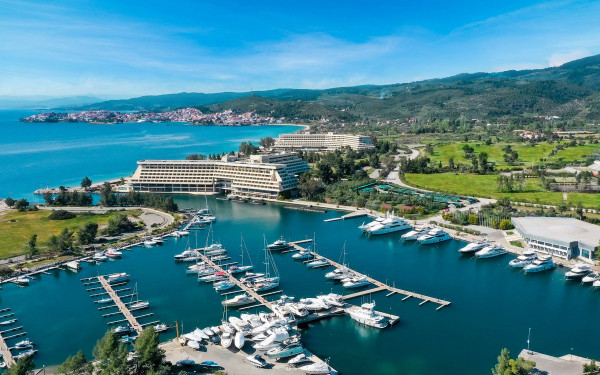 Οικονομική θηλιά 12 εκατ. ευρώ από το «Πόρτο Καρράς» στον δήμο Σιθωνίας