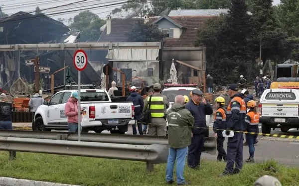 Βραζιλία: Μικρό αεροπλάνο έπεσε πάνω σε οχήματα σε πολυσύχναστη λεωφόρο του Σάο Πάολο (βίντεο)