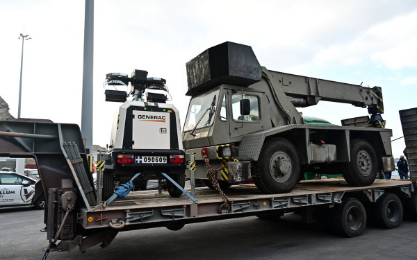 Σαντορίνη: Έφτασαν στο νησί οχήματα του Στρατού, της Πυροσβεστικής, της Αστυνομίας και του ΔΕΔΔΗΕ