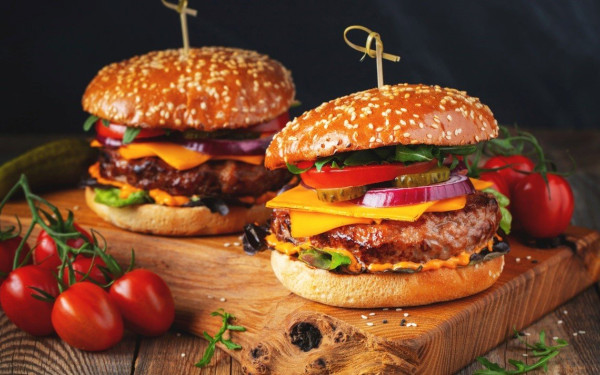 Αφιέρωμα: Best of Street Food 2025 | Ανακαλύψτε 20 από τα καλύτερα spots «γρήγορου φαγητού» στη Θεσσαλονίκη