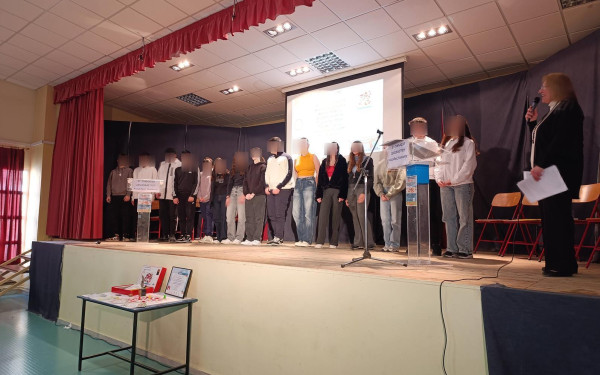 Θεσσαλονίκη: Το 1o βραβείο σε Διεθνή Διαγωνισμό Επιτραπέζιου Παιχνιδιού κατέκτησαν μαθητές του 2ου Γυμνασίου Ωραιοκάστρου Θεσσαλονίκη: Το 1o βραβείο σε Διεθνή Διαγωνισμό Επιτραπέζιου Παιχνιδιού κατέκτησαν μαθητές του 2ου Γυμνασίου Ωραιοκάστρου