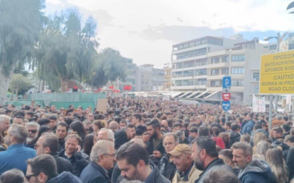 Κοζάνη: Οι αγρότες έβγαλαν στους δρόμους 57 τρακτέρ για τα Τέμπη