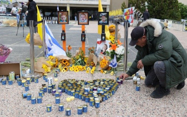 Ισραήλ: Η οικογένεια Μπίμπας λέει ότι δεν έλαβε «καμία λεπτομέρεια» επισήμως σχετικά με τις συνθήκες θανάτου των ομήρων