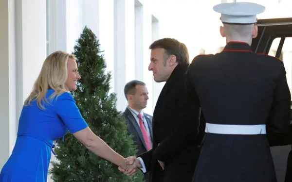 Ο Τραμπ δεν υποδέχθηκε τον Μακρόν στον Λευκό Οίκο - Ενοχλημένος ο Γάλλος Πρόεδρος