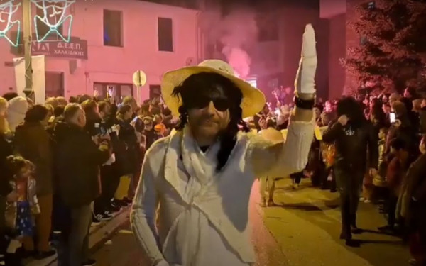 Χαλκιδική: Ο Πολύγυρος ξεφάντωσε το Σάββατο με τις καρναβαλικές εκδηλώσεις - Κλείνουν σήμερα με παρέλαση (βίντεο)