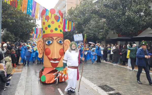 Σέρρες: Στιγμιότυπα από την καρναβαλική παρέλαση στο κέντρο της πόλης