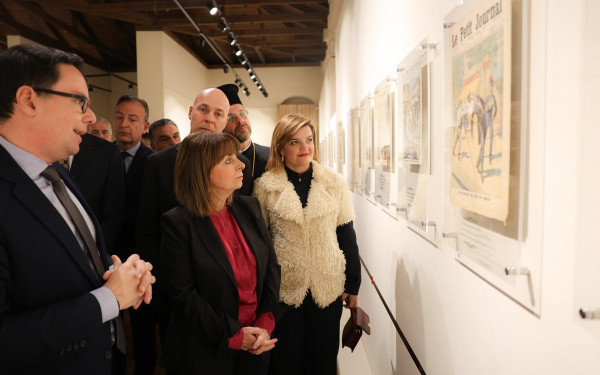 Καραμανλής, Σακελλαροπούλου: Έγιναν, λέει, από “δήμαρχοι, κλητήρες”. Ε και; Του Νίκου Ηλιάδη