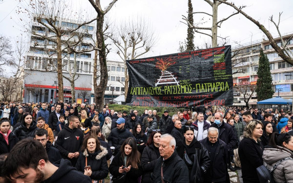 Χιλιάδες κόσμου διαδηλώνουν στις πόλεις της Ελλάδας - Μεγαλειώδεις συγκεντρώσεις σε Λάρισα, Καβάλα και Ιωάννινα (βίντεο)