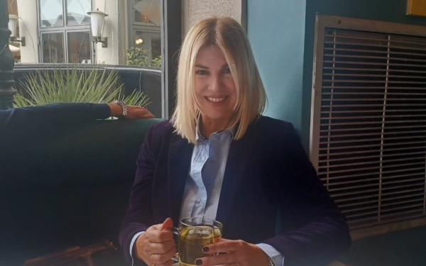 Πρωινός καφές με τη Ράνια Θρασκιά (βίντεο)