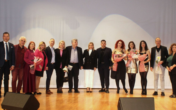 Δήμος Κορδελιού - Ευόσμου: Βράβευσε τις γυναίκες που διετέλεσαν ή διατελούν σήμερα πρόεδροι των πολιτιστικών συλλόγων Δήμος Κορδελιού - Ευόσμου: Βράβευσε τις γυναίκες που διετέλεσαν ή διατελούν σήμερα πρόεδροι των πολιτιστικών συλλόγων