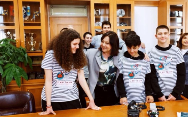 Καλαμαριά: Μαθητές παρουσίασαν στην Χ. Αράπογλου το ρομπότ-υποβρύχιο που κατασκεύασαν