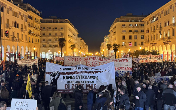 Θεσσαλονίκη: Πάνω από 7.000 άνθρωποι βγήκαν ξανά στους δρόμους ζητώντας δικαιοσύνη