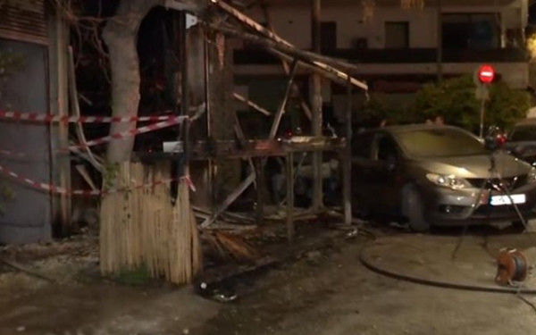 Φωτιά σε αρτοποιείο στον Νέο Κόσμο: Εικόνες ολοκληρωτικής καταστροφής - Κάηκαν και αυτοκίνητα (βίντεο)