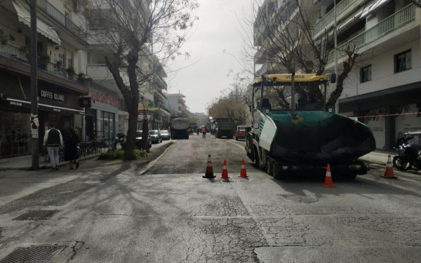 Θεσσαλονίκη: Συνεχίζονται οι εργασίες ασφαλτόστρωσης στην Παπάφη