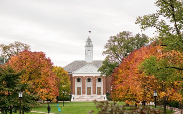ΗΠΑ: Το πανεπιστήμιο Τζονς Χόπκινς καταργεί πάνω από 2.000 θέσεις εργασίας - Πλήγμα για την ιατρική έρευνα