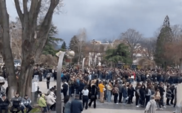 Bόρεια Μακεδονία: Συγκεντρώσεις για τους 59 νεκρούς