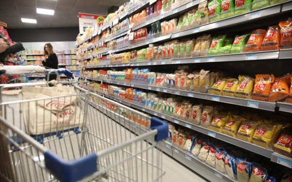 Σούπερ μάρκετ: Μπαίνει «κόφτης» στις προσφορές των προϊόντων σε ράφια και ψυγεία - Αγωνία για τους καταναλωτές