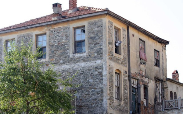 Άγιο Όρος - Μονή Εσφιγμένου: Καταγγελία για επικίνδυνες εργασίες σε κτίριο όπου εγκαταβιούν καταληψίες