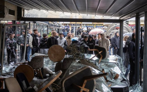 Βόρεια Μακεδονία: Επεισόδια μετά το τέλος της πορείας διαμαρτυρίας στην πόλη Κότσανι