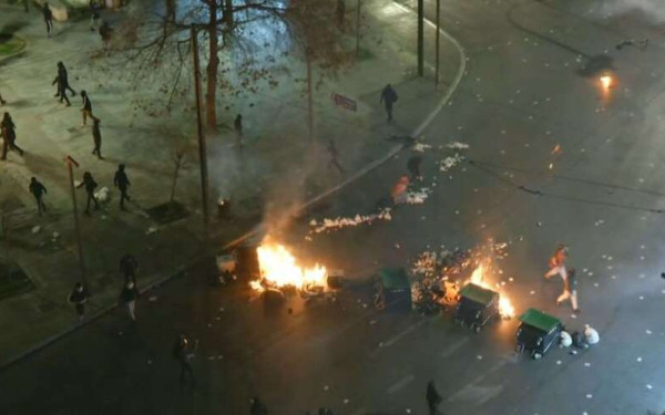 Διαδηλώσεις στην Αθήνα: Eπεισόδια στο Σύνταγμα (βίντεο)