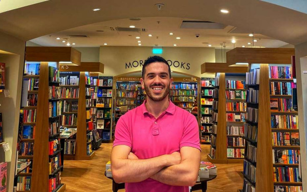 Πυθαγόρας Ελευθεριάδης: Ο Θεσσαλονικιός που διαδίδει την ιδέα του βιβλίου μέσω του Tik Tok