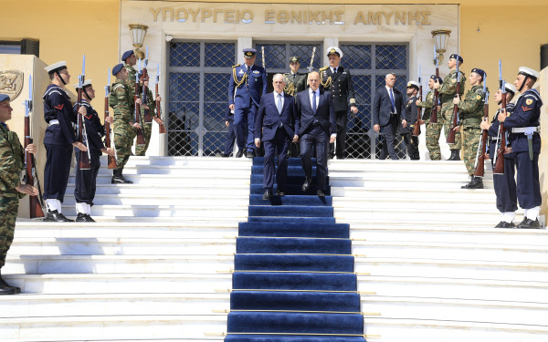 O ΠτΔ Αν. Τασούλας στο υπουργείο Άμυνας: «Θα κάνω κάθε τι που περνάει από το χέρι μου, ώστε οι Ένοπλες Δυνάμεις να είναι πάντα έτοιμες και αποτρεπτικές»