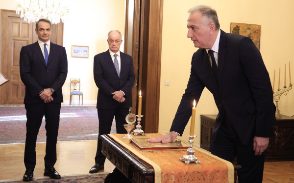 O Σταύρος Καλαφάτης ορκίστηκε Υφυπουργός Ανάπτυξης O Σταύρος Καλαφάτης ορκίστηκε Υφυπουργός Ανάπτυξης
