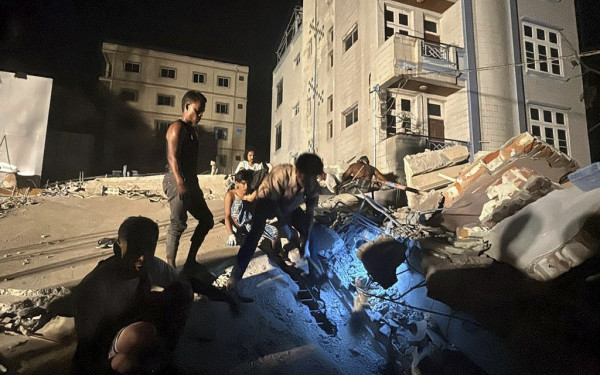 Μιανμάρ: Τουλάχιστον επτά εκπαιδευτικοί και πέντε μαθητές παραμένουν παγιδευμένοι σε λύκειο που κατέρρευσε