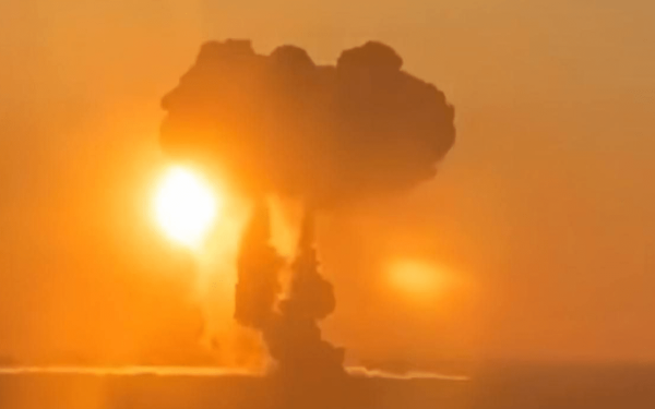 Ρωσία: Στις φλόγες αεροδρόμιο μετά από Ουκρανική επίθεση (βίντεο)