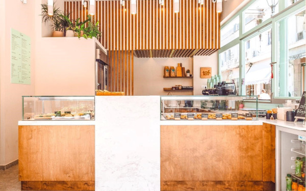 Five Fingers: Ο ιδανικός σταθμός για καφέ και πρωινό, στο Μπεζεστένι