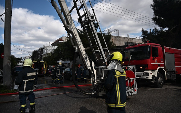 Φωτιά σε διαμέρισμα στο Χαλάνδρι (βίντεο)