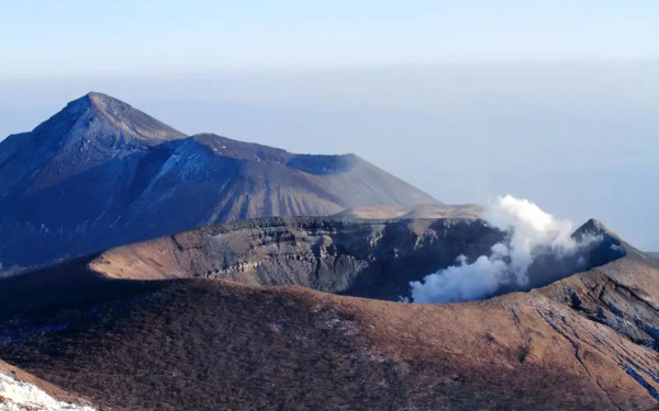 Ιαπωνία: Προειδοποίηση για το ηφαίστειο Σινμοεντάκε - Άρχισαν εκκενώσεις (βίντεο)