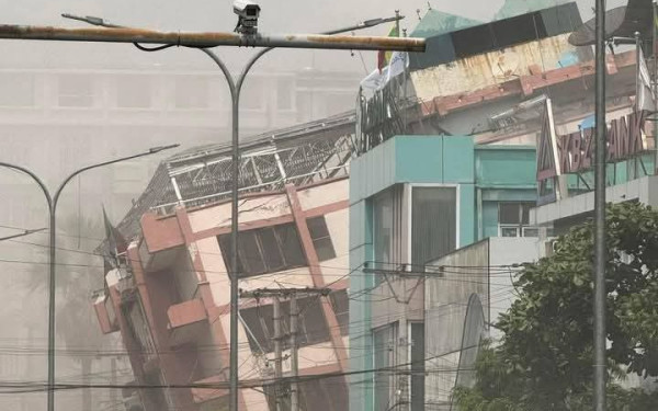 Εικόνες αποκάλυψης στην Ταϊλάνδη: Φόβοι για χιλιάδες νεκρούς μετά τον σεισμό των 7,7 Ρίχτερ (βίντεο)