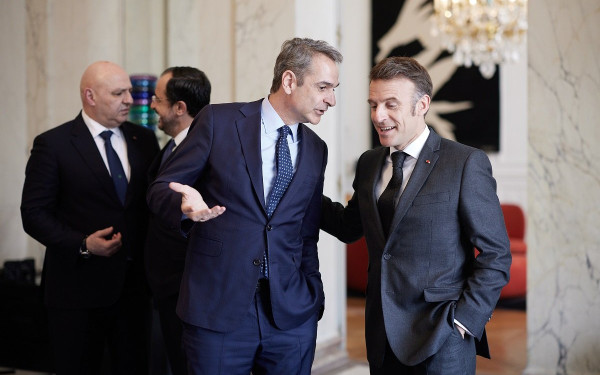 Τηλεφωνική επικοινωνία Μητσοτάκη - Μακρόν με επίκεντρο τις εξελίξεις στο Μεσανατολικό