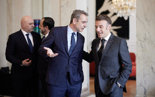 Τηλεφωνική επικοινωνία Μητσοτάκη - Μακρόν με επίκεντρο τις εξελίξεις στο Μεσανατολικό