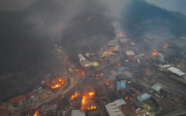 Πύρινη κόλαση στη Νότια Κορέα: Στους 18 οι νεκροί από τις «χειρότερες φωτιές που έπληξαν ποτέ τη χώρα» - Συνετρίβη ελικόπτερο που συνέδραμε στην κατάσβεση