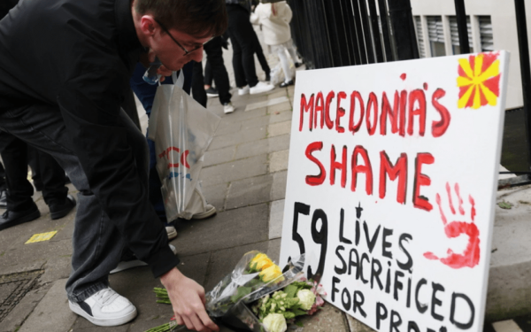 Κότσανι: Μεγάλη πορεία διαμαρτυρίας στα Σκόπια για το τραγικό συμβάν με τους 59 νεκρούς