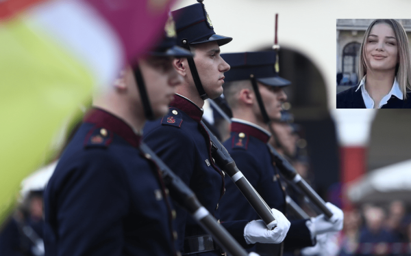 Συγκλόνισαν οι σπουδαστές της ΣΣΑΣ Θεσσαλονίκης: Παρέλασαν με σύνθημα για τη συμφοιτήτριά τους, Κλαούντια Λάτα που χάθηκε στα Τέμπη (βίντεο)