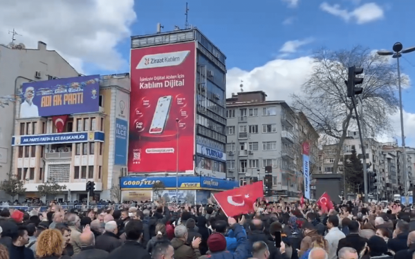 Κωνσταντινούπολη: Επεισόδια στη μεγάλη πορεία μετά τη σύλληψη του Ιμάμογλου κι άλλων 105 (βίντεο)