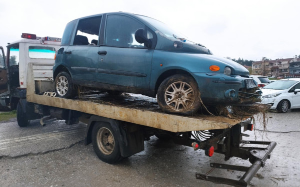 Ωραιόκαστρο: «Σκούπα» για εγκαταλελειμμένα αυτοκίνητα και μηχανές - Αποδεσμεύονται θέσεις πάρκιγκ