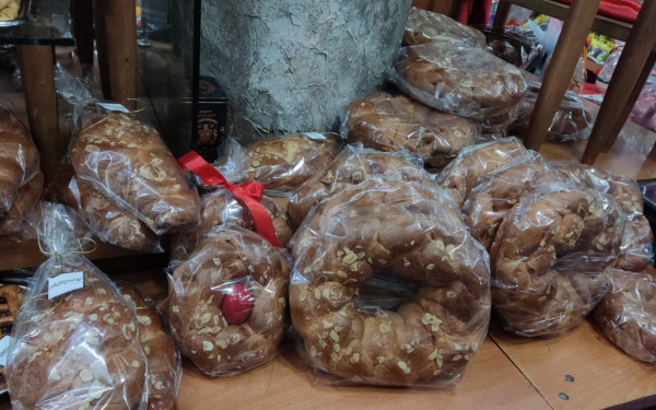 Θεσσαλονίκη: «Πρωταγωνιστές» του Πάσχα το τσουρέκι και τα σοκολατένια αυγά - Που κυμαίνονται οι τιμές (βίντεο)