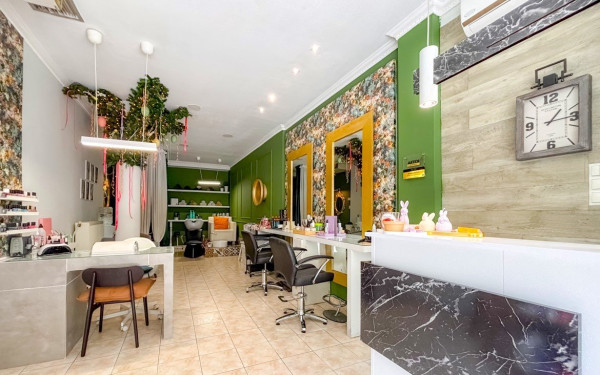 Hair & Nails by Χρήστος: Η τέχνη της ομορφιάς στην Τριανδρία