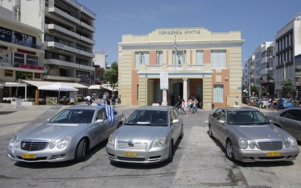 Ηράκλειο: Οδηγός ταξί δέχθηκε επίθεση με κατσούνες στην Αγία Πελαγία - Διαμαρτυρία από τους συναδέλφους του στο αεροδρόμιο