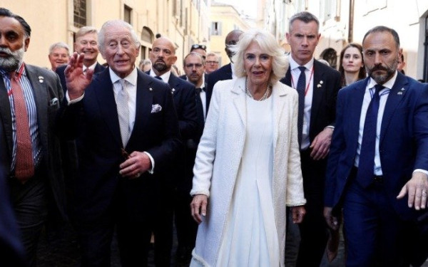 Βατικανό: Συνάντηση «εκτός προγράμματος» του πάπα Φραγκίσκου με το βασιλικό ζεύγος της Βρετανίας