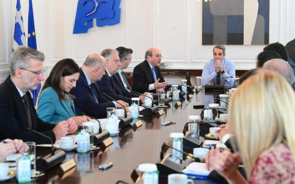 Ξεκίνησε η συνεδρίαση του Συμβουλίου Οικονομικής Πολιτικής - «Xτίζεται» το τείχος προστασίας από τους δασμούς Τραμπ